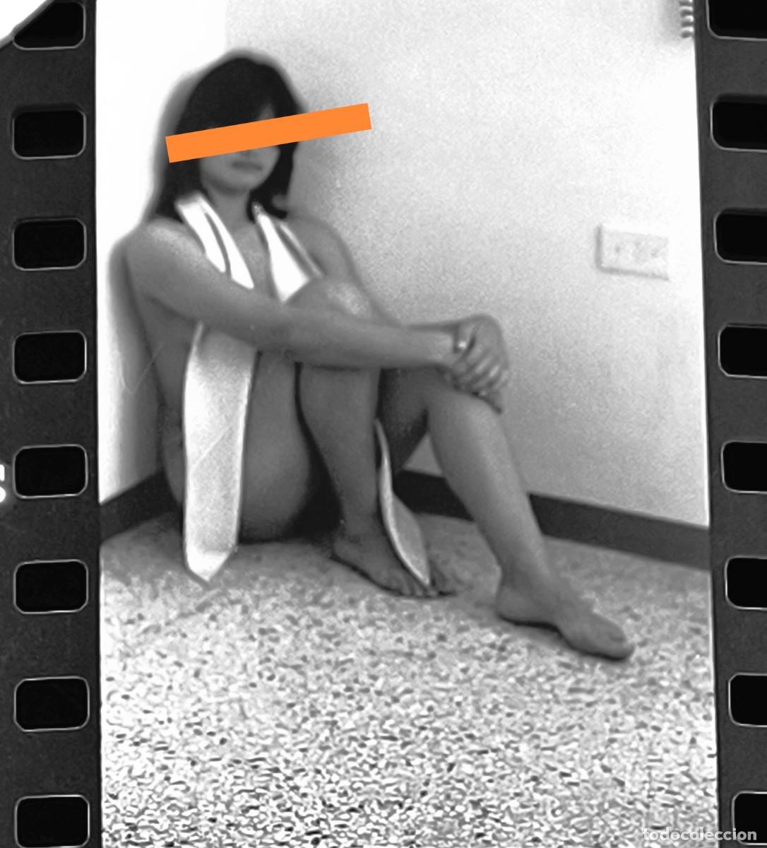 Photographie ancienne: Antiguo negativo o clich&eacute; de fotograf&iacute;a. Chica desnuda, desnudo art&iacute;stico. A&ntilde;os 70