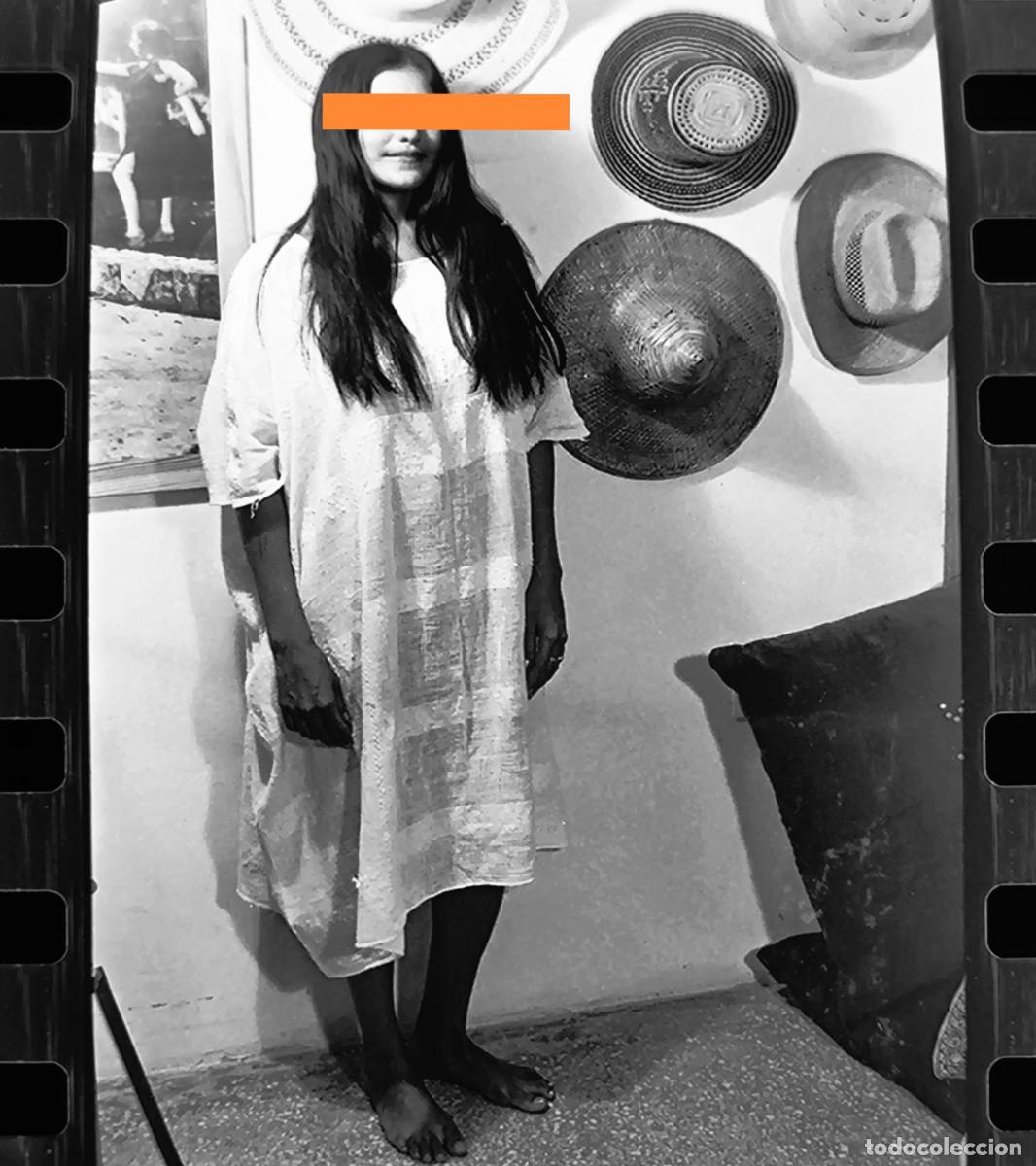 Photographie ancienne: Antiguo negativo o clich&eacute; de fotograf&iacute;a. Chica posando. A&ntilde;os 70