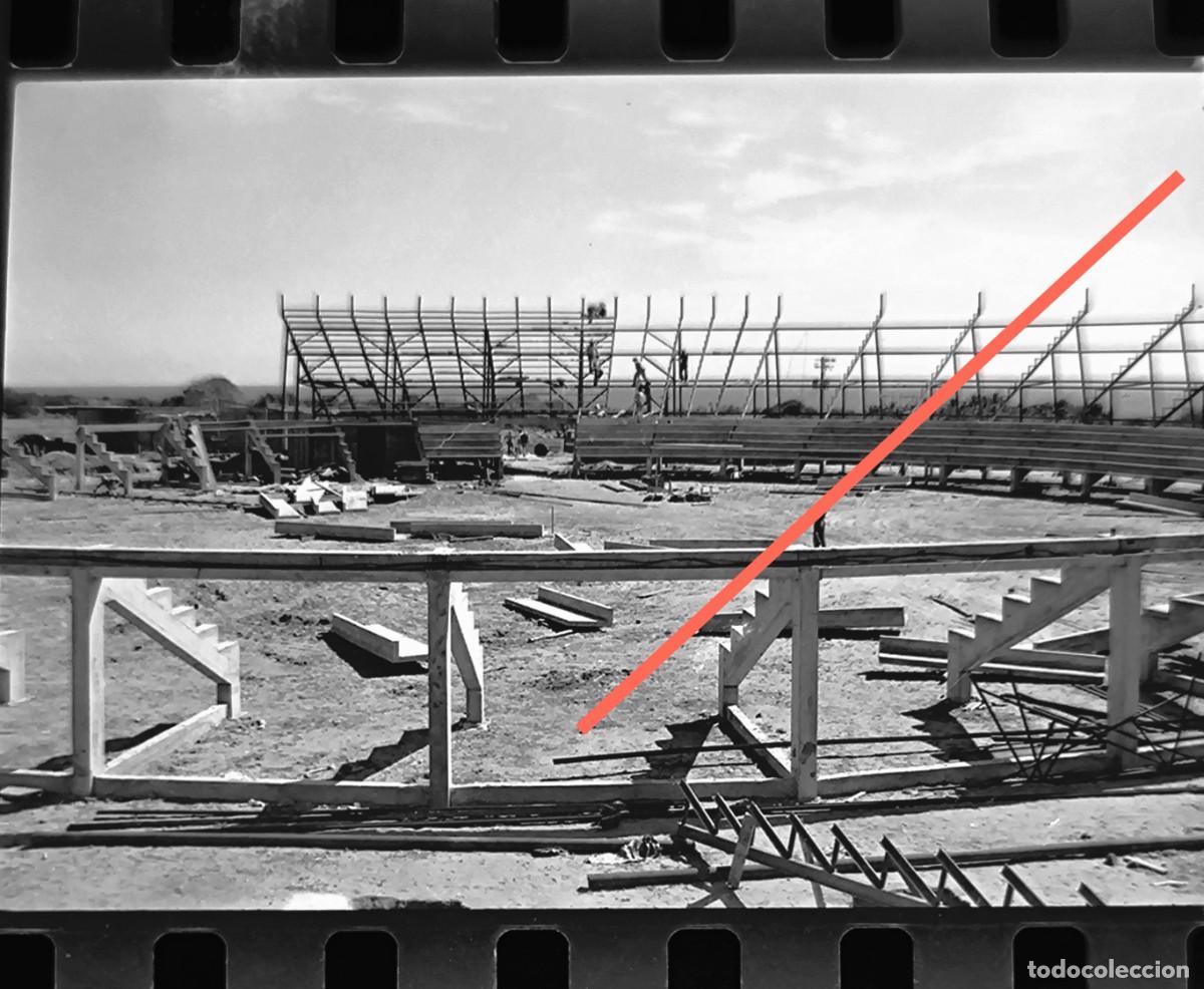 Antique Photography: Antiguo negativo o clich&eacute; de fotograf&iacute;a. Construcci&oacute;n estadio de futbol o polideportivo. A&ntilde;os 70