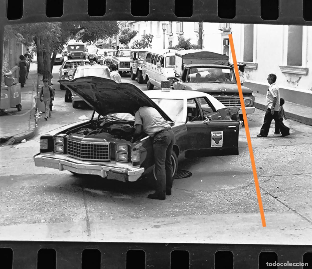 Antique Photography: Antiguo negativo o clich&eacute; de fotograf&iacute;a. Coche Ford LTD. A&ntilde;os 70.