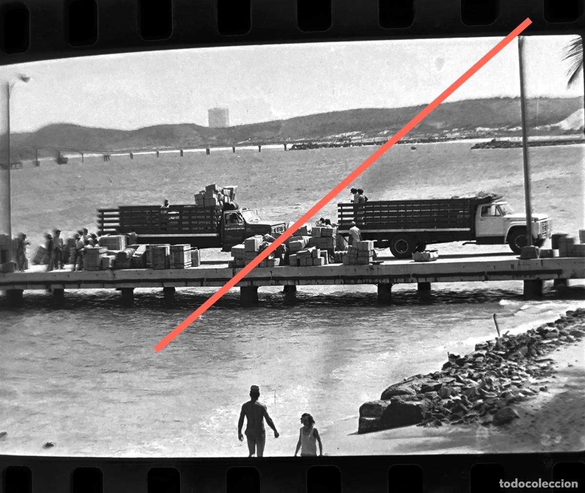 Fotograf&iacute;a antigua: Antiguo negativo o clich&eacute; de fotograf&iacute;a. Cami&oacute;n, camiones. A&ntilde;os 60/70.