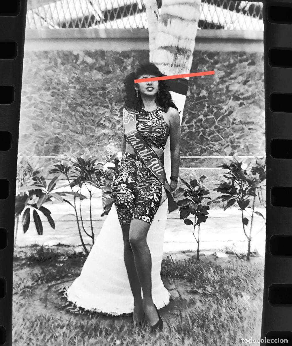Fotografia antiga: Antiguo negativo de fotograf&iacute;a. Chica posando. A&ntilde;os 70.