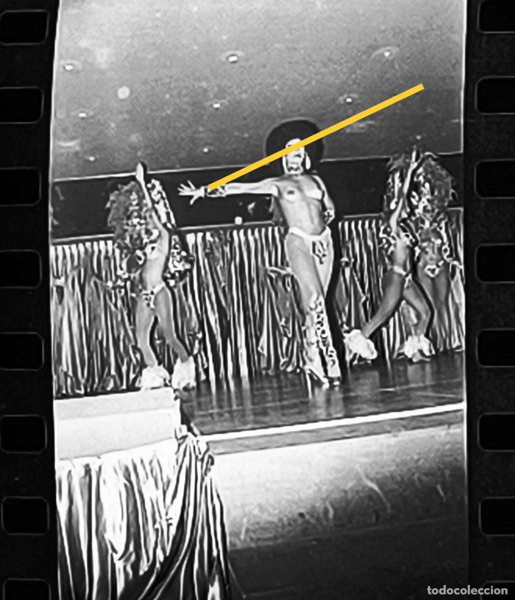Alte Fotografie: Antiguo negativo de fotograf&iacute;a. Chica espect&aacute;culo semidesnuda. A&ntilde;os 70.