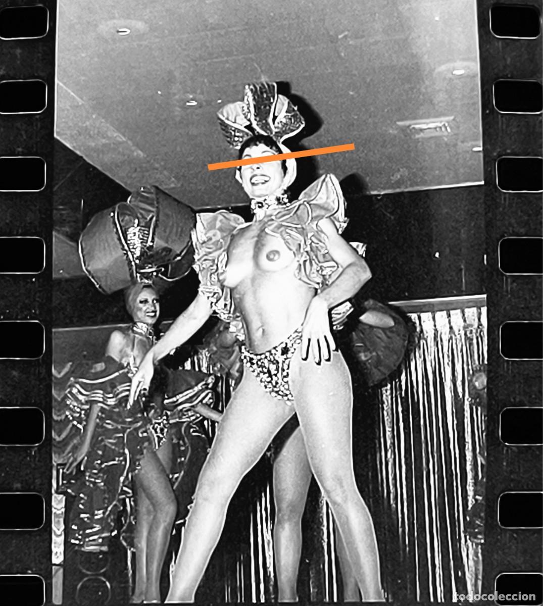 Alte Fotografie: Antiguo negativo de fotograf&iacute;a. Chica espect&aacute;culo semidesnuda. A&ntilde;os 70.