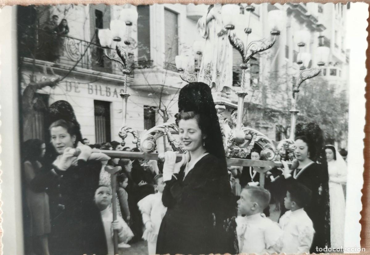 Alte Fotografie: ALCOY PROCESION FOTO LLORENS TAMA&Ntilde;O 8.5 X 12 CM.