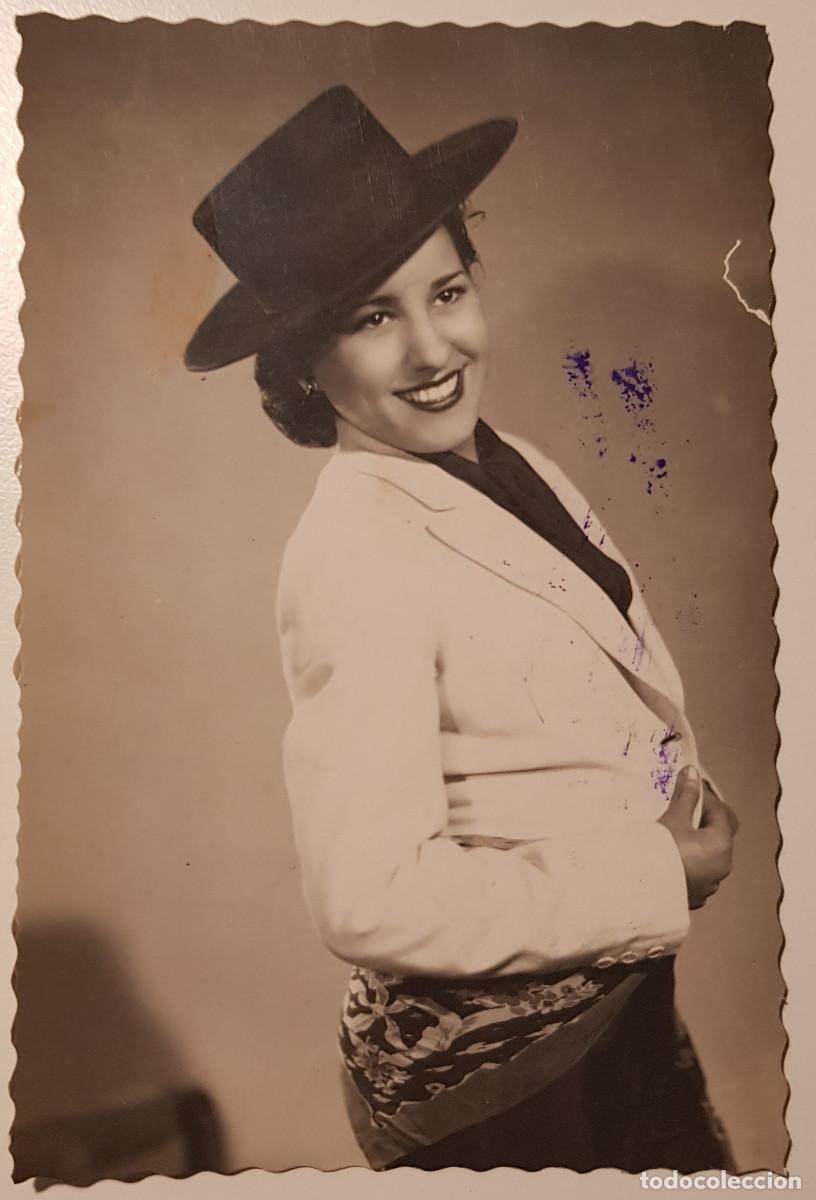 Fotograf&iacute;a antigua: Retrato de Anto&ntilde;ita V&aacute;zquez por Estudio Arte. Cartagena. A&ntilde;os 50. 8,5x12 cm