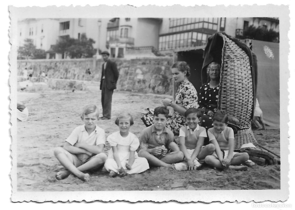 Fotografia antica: 1938 (sep) Fotograf&iacute;a durante guerra civil Ni&ntilde;os en la Playa de las Arenas Vizcaya Bizkaia in&eacute;dita