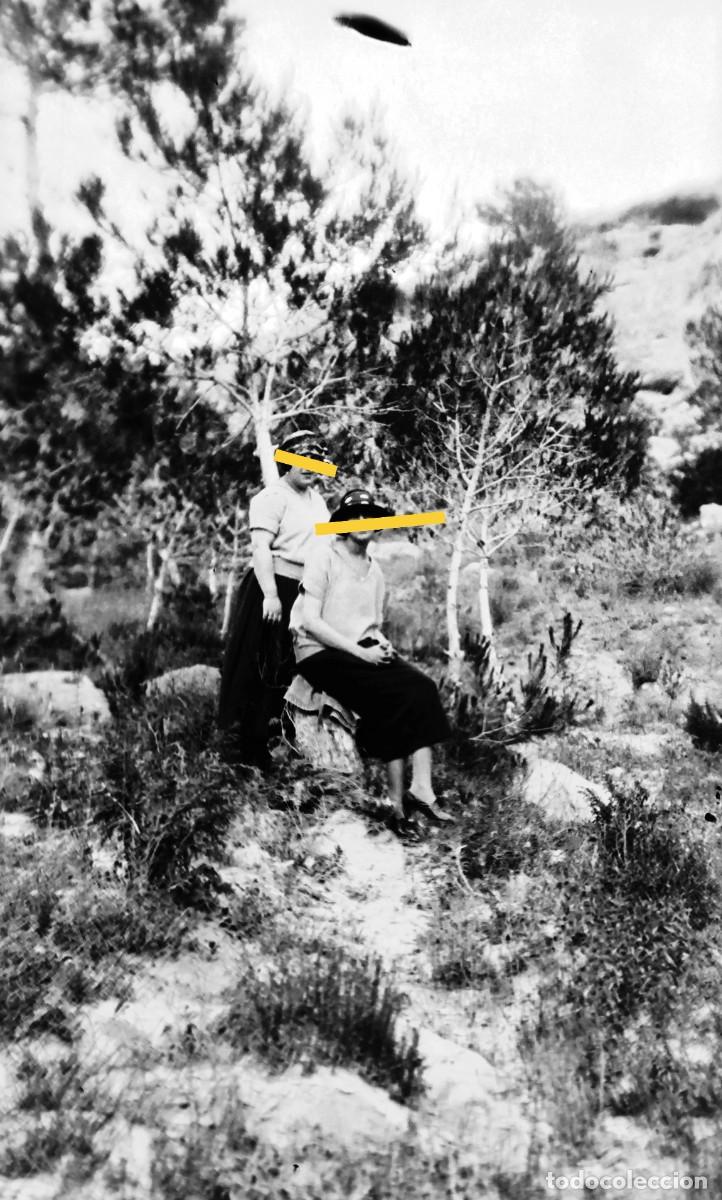 Fotografia antiga: Antiguo negativo de fotograf&iacute;a. Se&ntilde;orita con sombrero. A&ntilde;os 20/30.