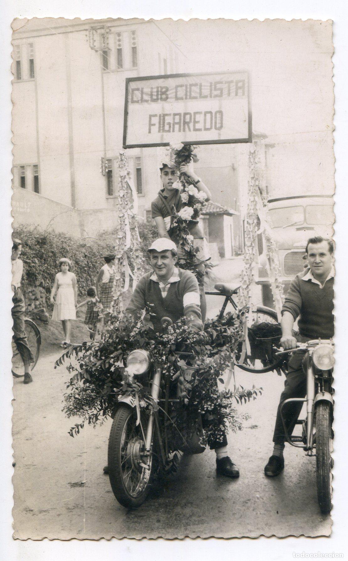 Alte Fotografie: Club ciclista Figaredo, Estudio fotogr&aacute;fico Hnos. Esteban, Moreda - Aller, Asturias 8,8x14 cm.