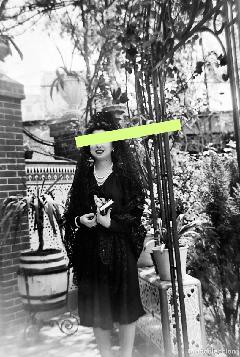 Fotografia antiga: Antiguo negativo de fotograf&iacute;a. Se&ntilde;orita con mantilla. A&ntilde;os 30/40.