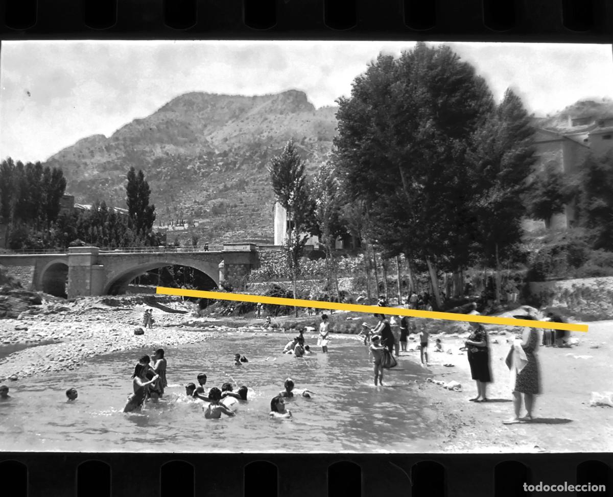 Fotografia antiga: Antiguo negativo de fotograf&iacute;a. Montanejos Castell&oacute;n. A&ntilde;o 1964.
