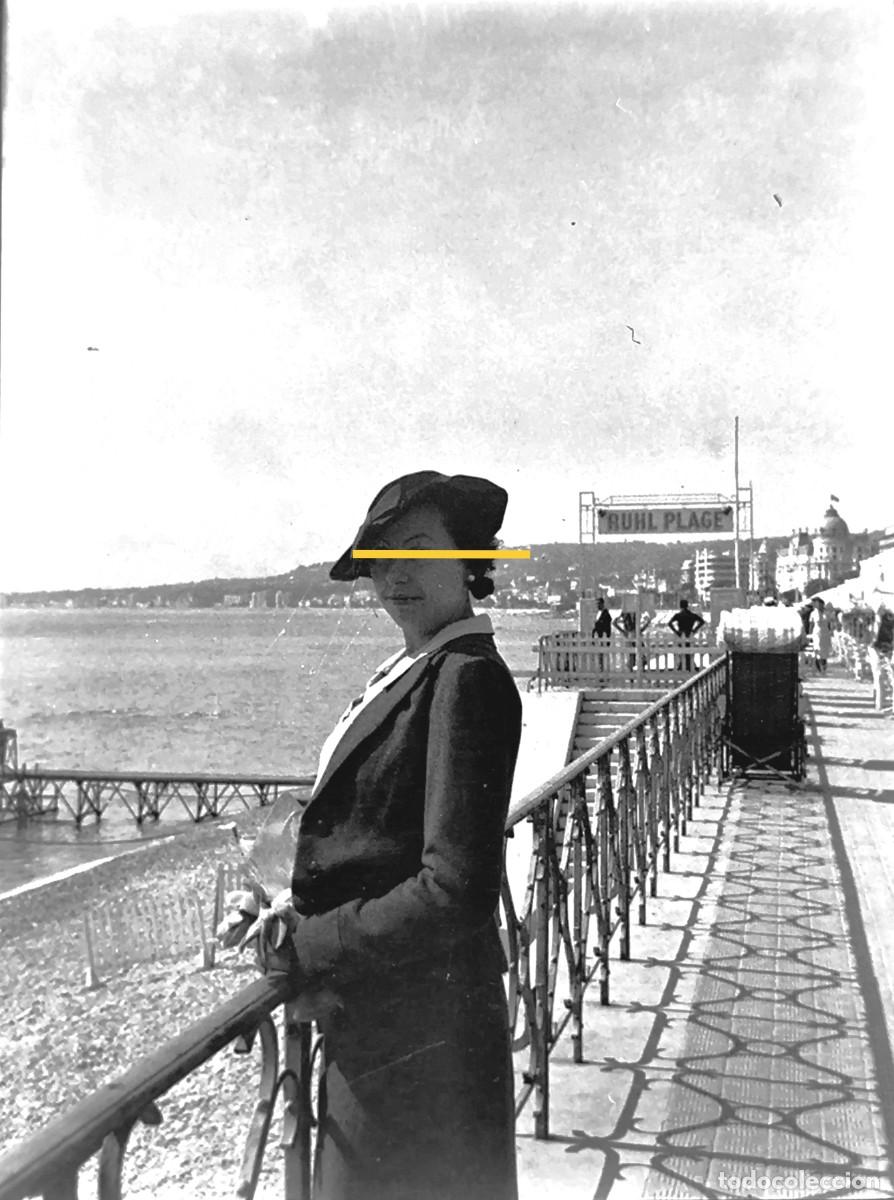 Fotografia antiga: Antiguo negativo de fotograf&iacute;a. Se&ntilde;orita con sombrero. A&ntilde;os 30.