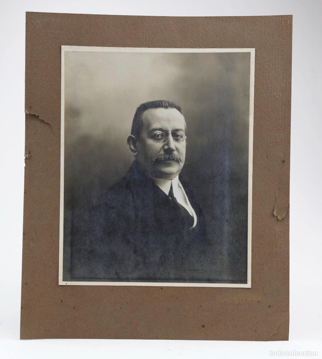 Fotograf&iacute;a antigua: ENRIC PRAT DE LA RIBA (1870-1917). Fotograf&iacute;a el Siglo, retrato 21x26,5cm. soporte: 31x37cm.