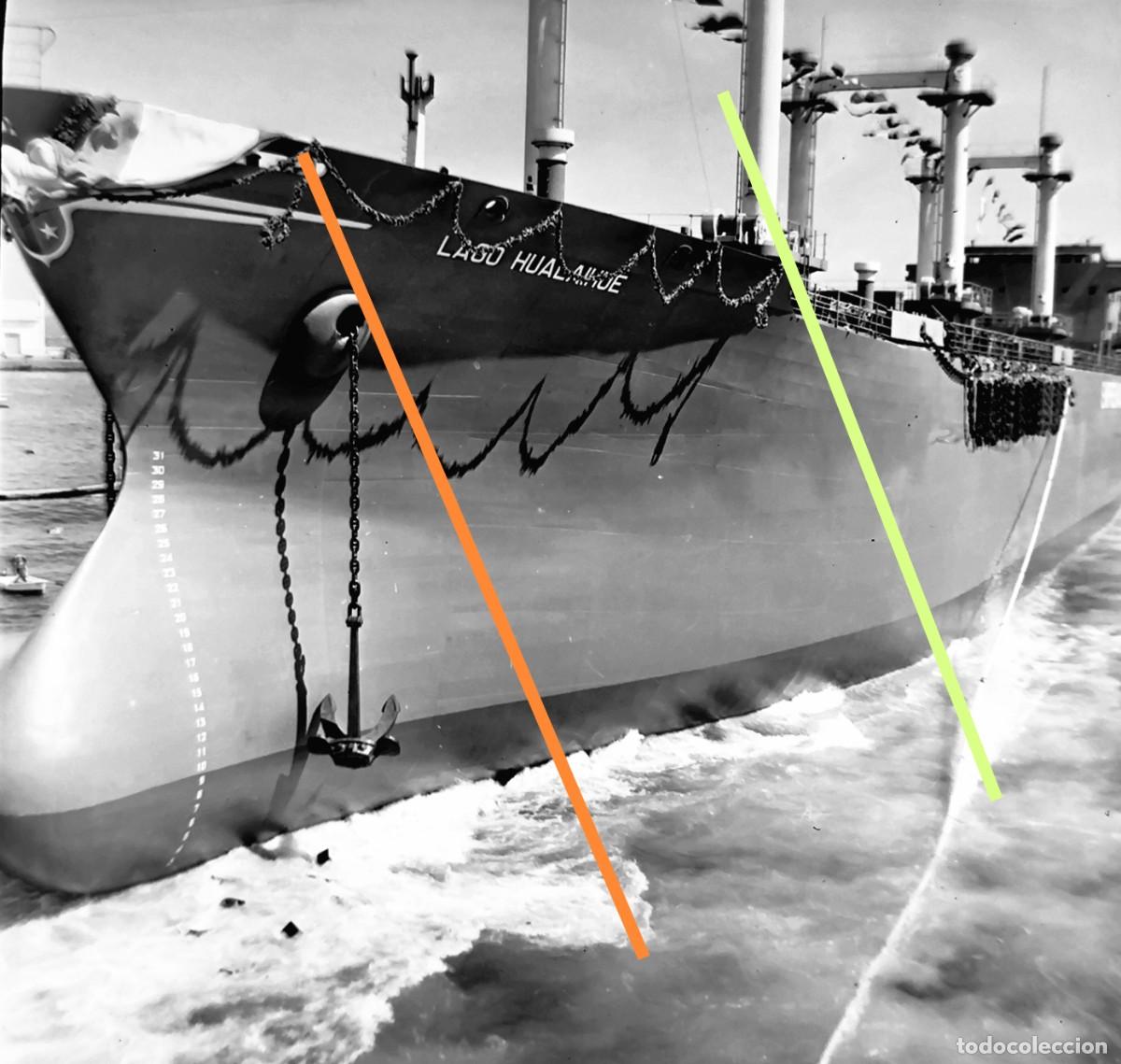Alte Fotografie: Antiguo negativo de fotograf&iacute;a. Construcci&oacute;n, botadura barco, buque Lago Hualaihue. A&ntilde;o 1970.