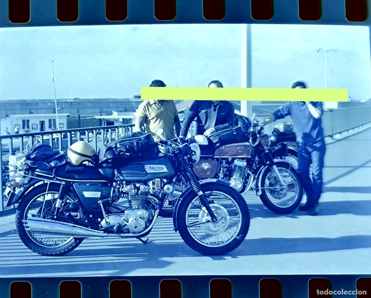Fotograf&iacute;a antigua: Antiguo negativo de fotograf&iacute;a. Moto Triumph. A&ntilde;os 70.