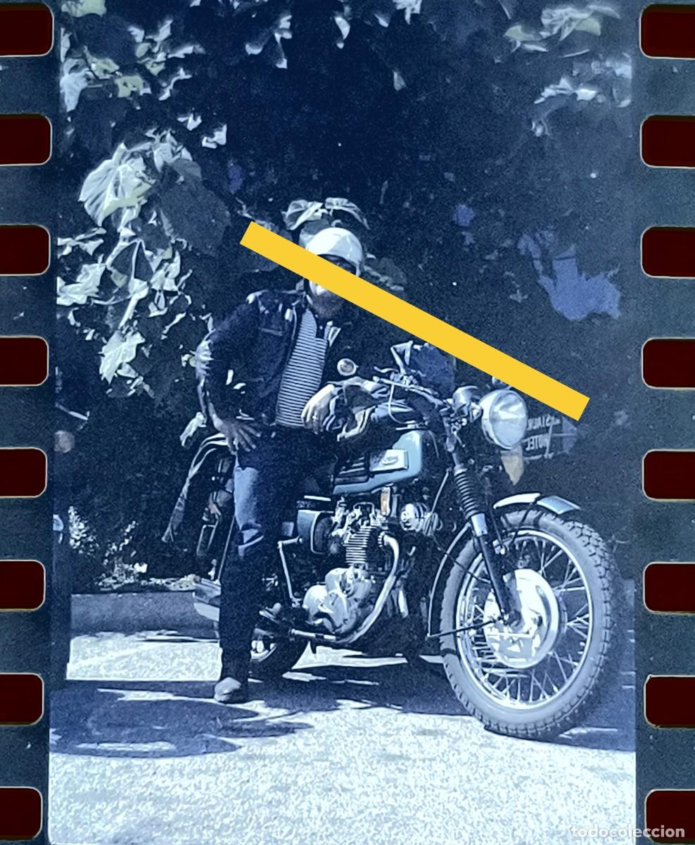 Fotograf&iacute;a antigua: Antiguo negativo de fotograf&iacute;a. Moto Triumph. A&ntilde;os 70.