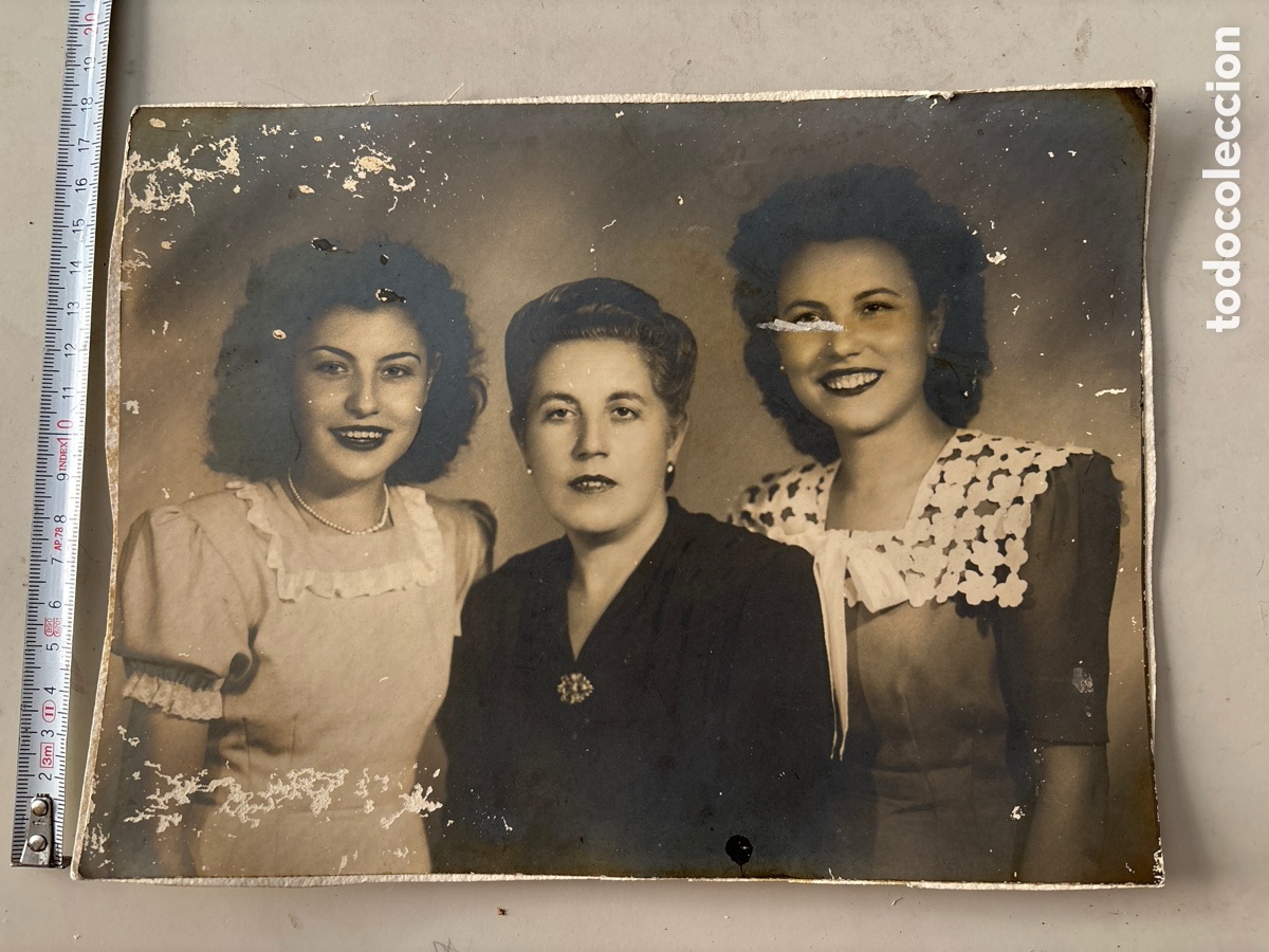 Fotografia antiga: FOTO. MADRE Y SUS DOS HIJAS. FOT&Oacute;GRAFO?.