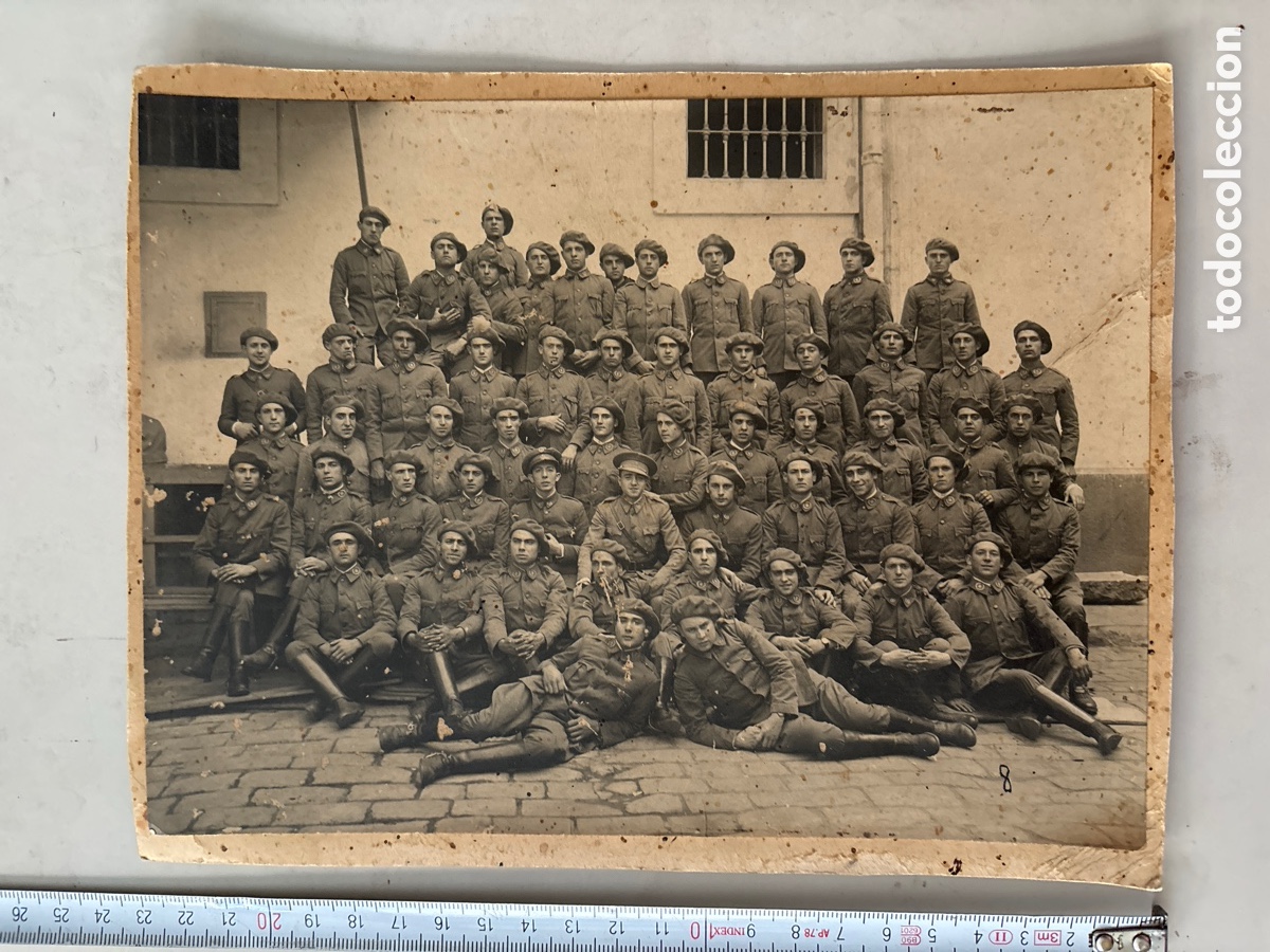 Fotografia antica: FOTO. SOLDADOS REPUBLICANOS EN EL CUARTEL. CIUDAD?. FOT&Oacute;GRAFO?.