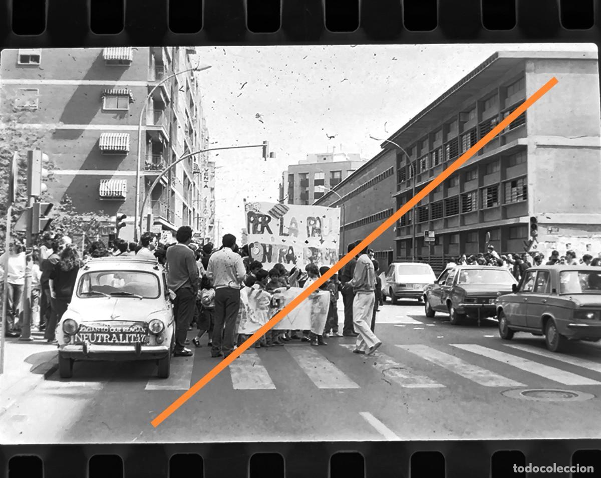 Antique Photography: Antiguo negativo de fotograf&iacute;a. Manifestaci&oacute;n. A&ntilde;os 70/80