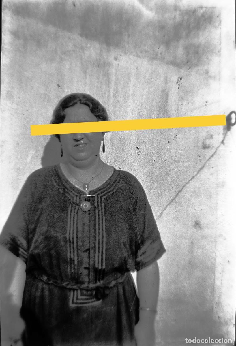 Fotografia antiga: Antiguo negativo de fotograf&iacute;a. Se&ntilde;ora. A&ntilde;os 20.