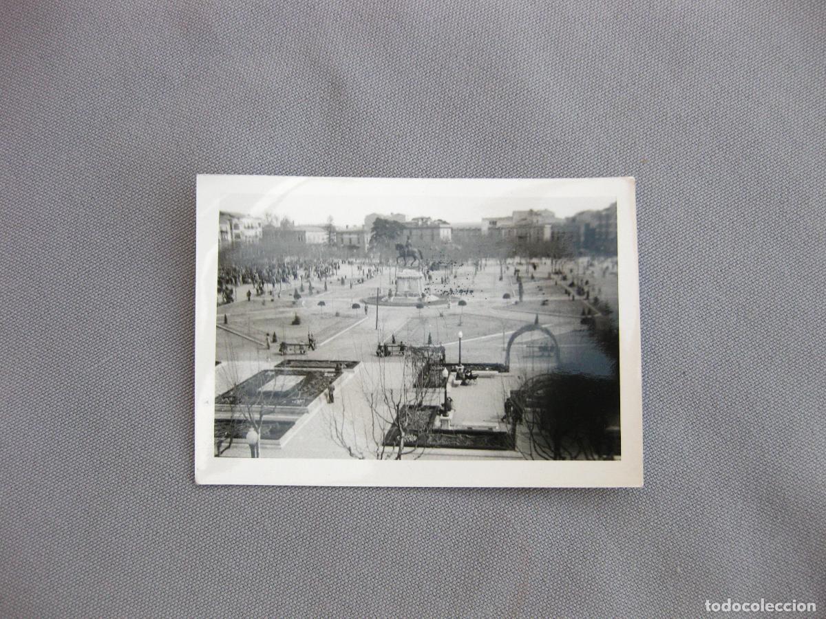 Fotograf&iacute;a antigua: ANTIGUA FOTOGRAF&Iacute;A DE LA PLAZA DE LOGRO&Ntilde;O. PASEO DEL ESPOL&Oacute;N. A&Ntilde;OS 60
