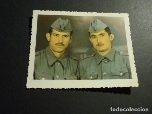 Fotograf&iacute;a antigua: RETRATO DE 2 SOLDADOS ANTIGUA FOTOGRAFIA 6,5 X 8,5 CM