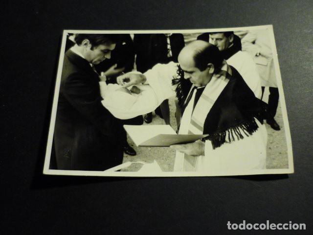 Fotograf&iacute;a antigua: SACERDOTE BAUTIZANDO ANTIGUA FOTOGRAFIA 7,5 X 10,5 CM