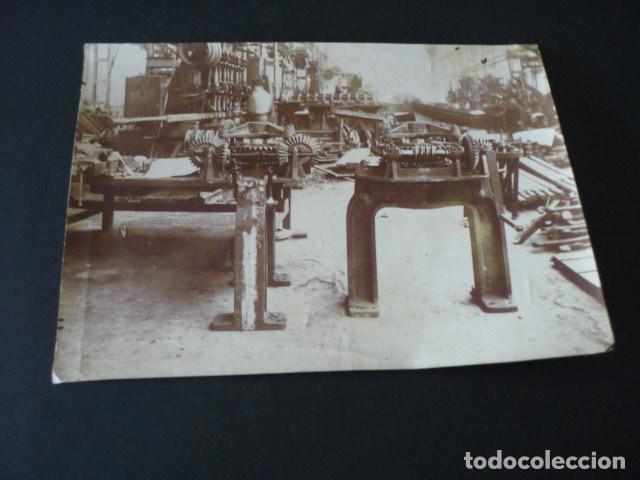 Fotograf&iacute;a antigua: TALLER MECANICO ANTIGUA FOTOGRAFIA HACIA 1900 12 X 17 CM