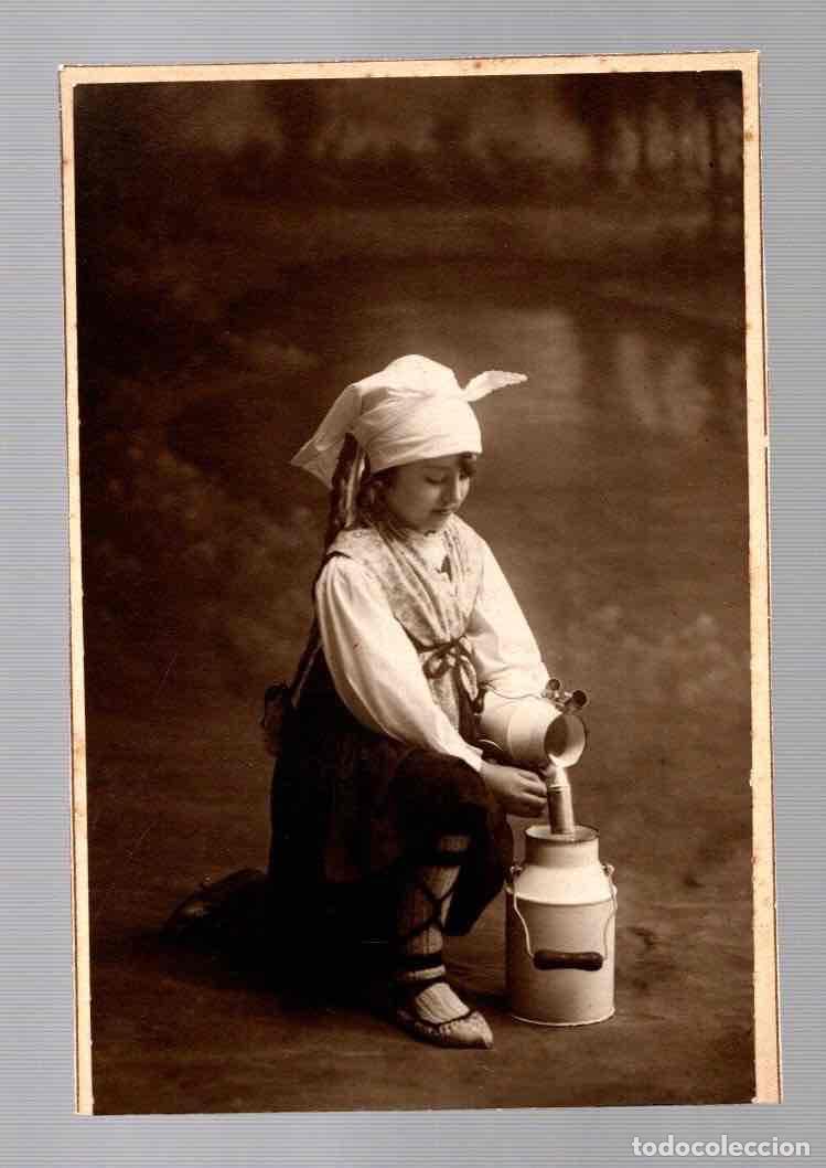 Antique Photography: FOTOGRAFIA CON ESCENA INFANTIL LECHERA. PAIS VASCO. C. 1935