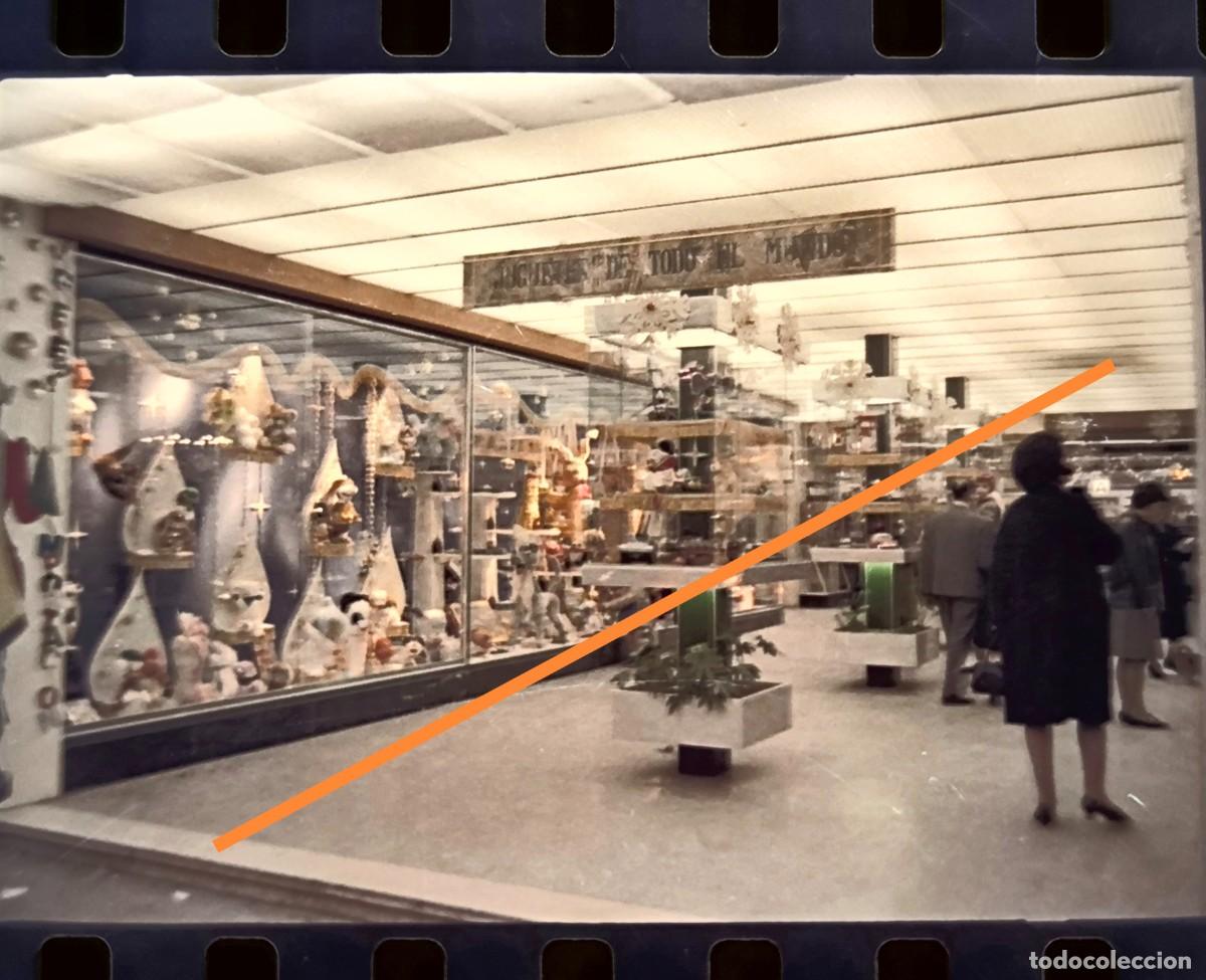 Fotografia antiga: Antiguo negativo de fotograf&iacute;a. Escaparate. Tienda de Juguetes. A&ntilde;os 60.