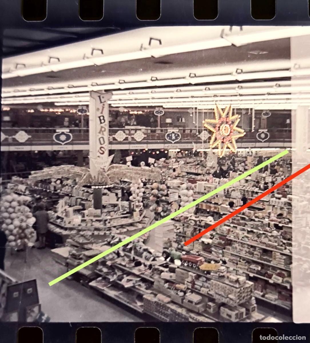 Alte Fotografie: Antiguo negativo de fotograf&iacute;a. Escaparate. Tienda de Juguetes. A&ntilde;os 60.