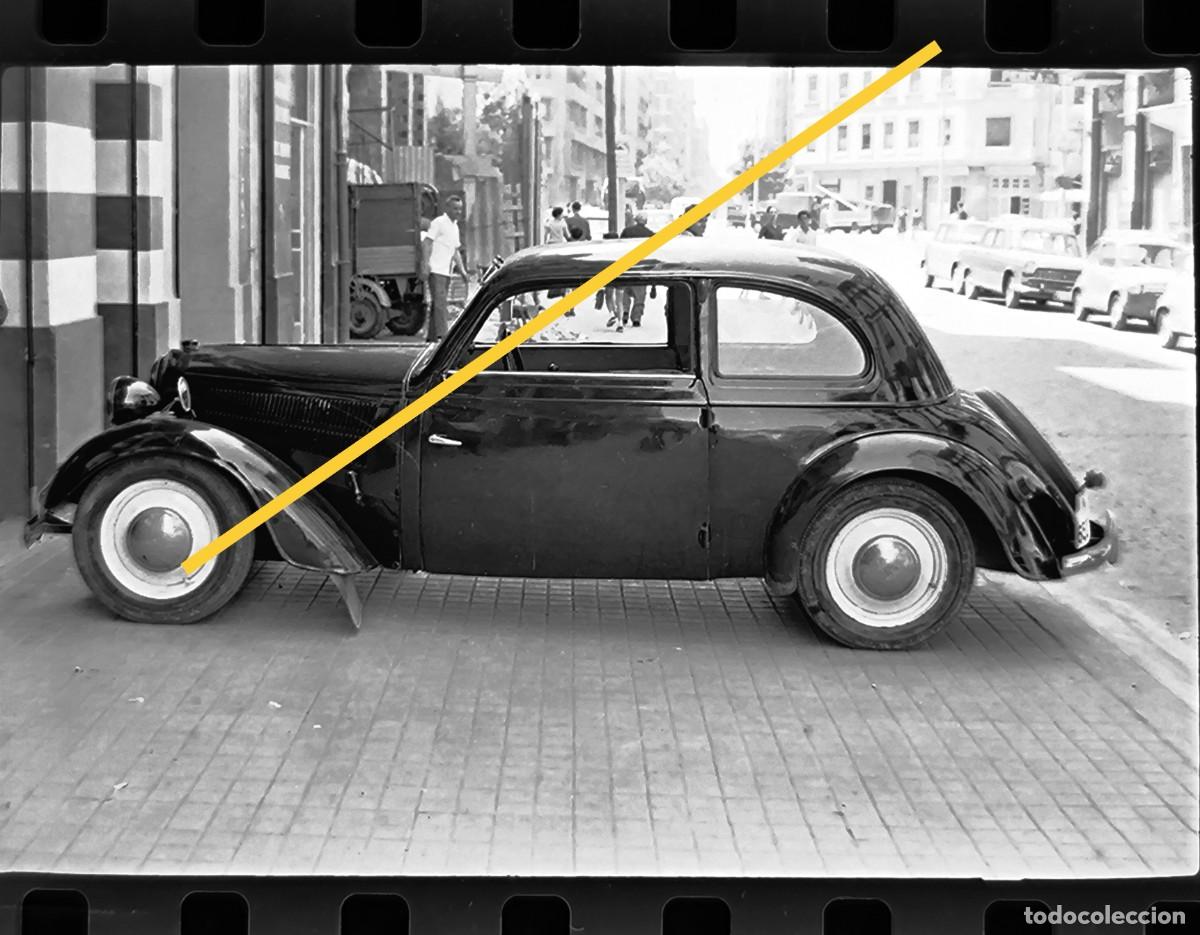 Antique Photography: Antiguo negativo de fotograf&iacute;a. Coche. A&ntilde;os 60