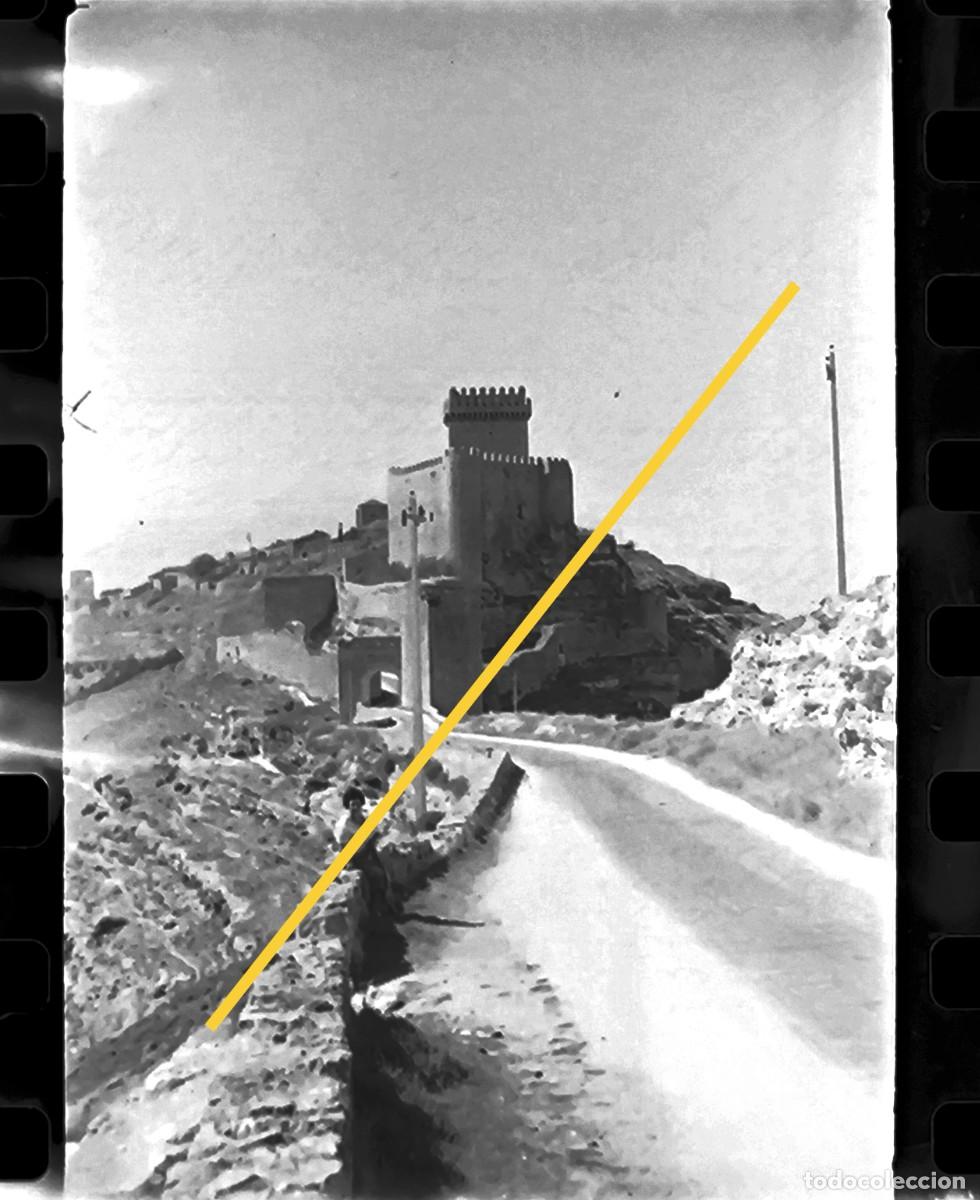 Alte Fotografie: Antiguo negativo de fotograf&iacute;a. Alarc&oacute;n Cuenca. A&ntilde;o 1969