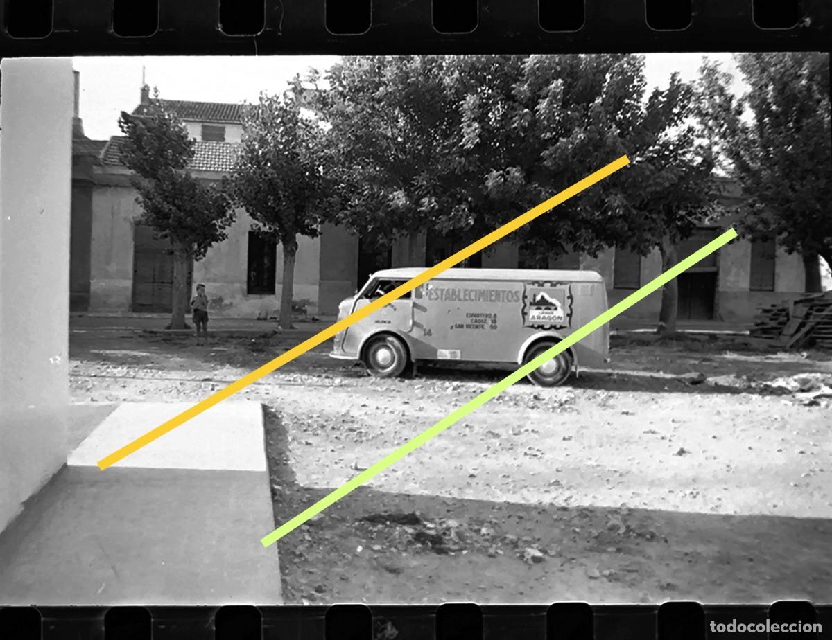 Alte Fotografie: Antiguo negativo de fotograf&iacute;a. Furgoneta. Publicidad almacenes lanas Arag&oacute;n. A&ntilde;os 60