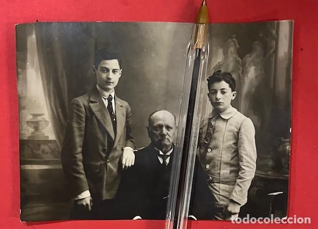 Fotograf&iacute;a antigua: ANTIGUA FOTOGRAFIA DE SE&Ntilde;OR CON DOS JOVENES