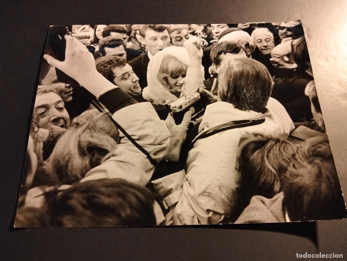 Fotografia antiga: JHONNY HALLYDAY CANTANTE ROCK ROLL SILVIE VARTAN FOTOGRAFIA ANTIGUA ORIGINAL A&Ntilde;OS 60 24 X 18 CMTS
