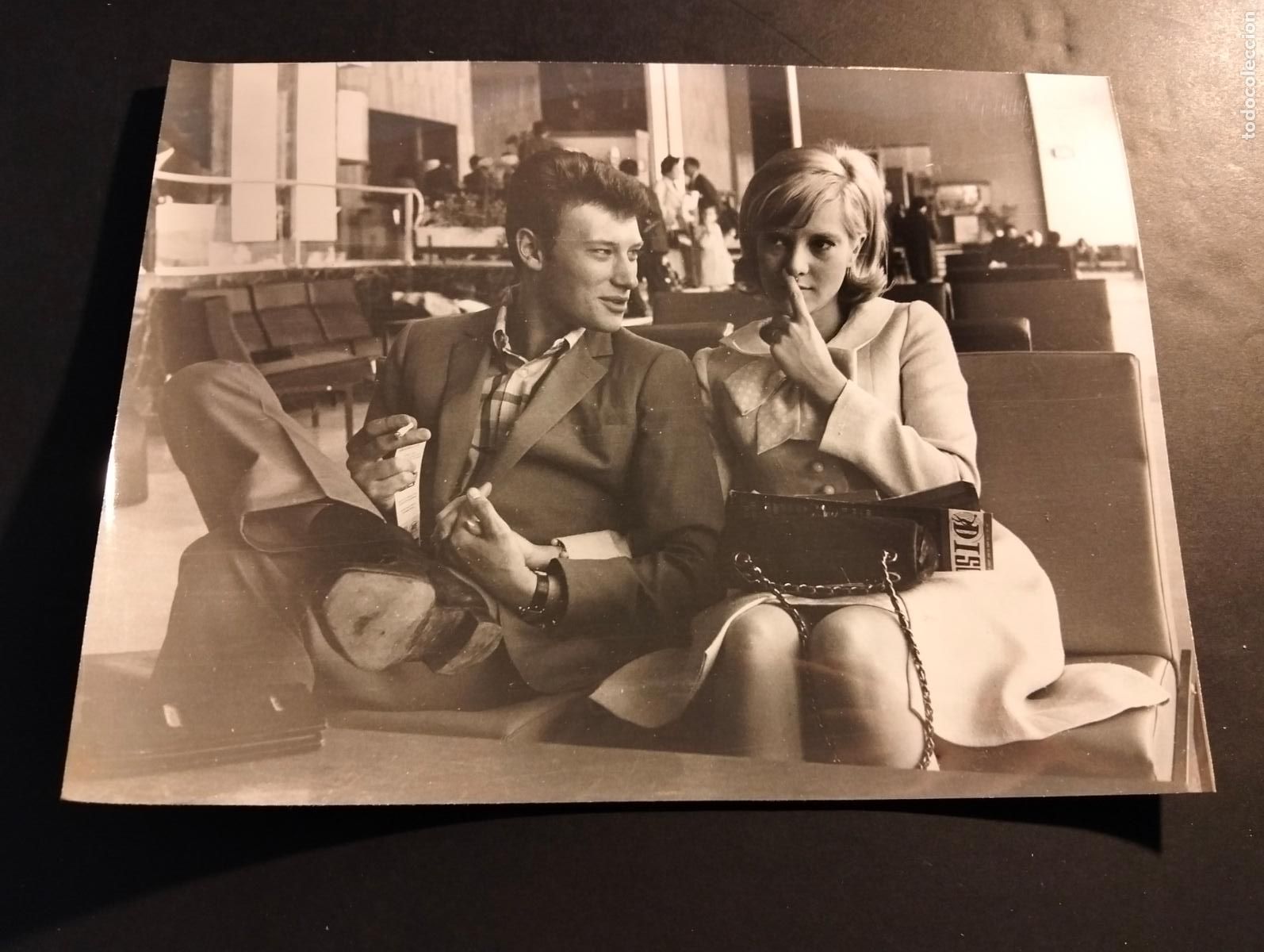 Fotografia antiga: JHONNY HALLYDAY CANTANTE ROCK ROLL SILVIE VARTAN FOTOGRAFIA ANTIGUA ORIGINAL A&Ntilde;OS 60 24 X 18 CMTS