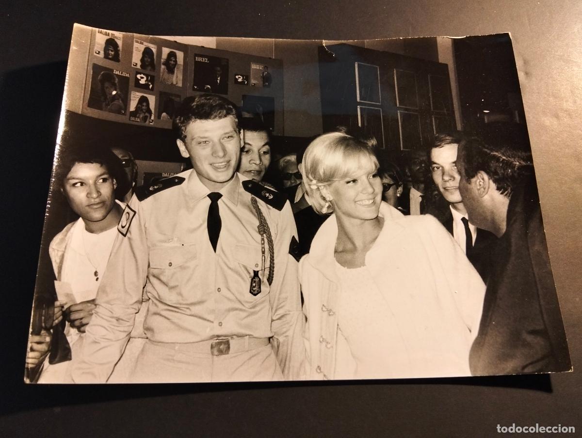 Fotografia antiga: JHONNY HALLYDAY CANTANTE ROCK ROLL SILVIE VARTAN FOTOGRAFIA ANTIGUA ORIGINAL A&Ntilde;OS 60 24 X 18 CMTS