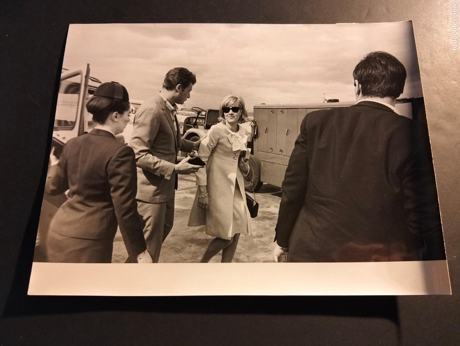 Fotografia antiga: JHONNY HALLYDAY CANTANTE ROCK ROLL SILVIE VARTAN FOTOGRAFIA ANTIGUA ORIGINAL A&Ntilde;OS 60 24 X 18 CMTS