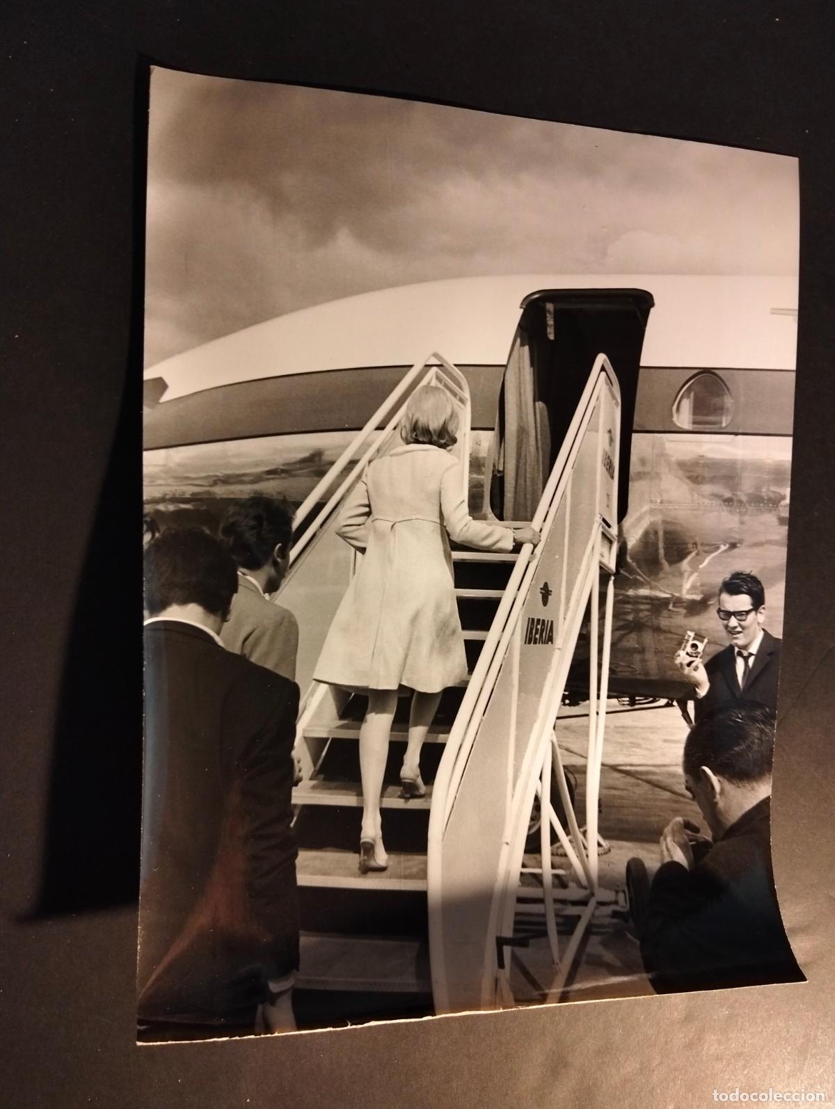 Fotografia antiga: JHONNY HALLYDAY CANTANTE ROCK ROLL SILVIE VARTAN FOTOGRAFIA ANTIGUA ORIGINAL A&Ntilde;OS 60 24 X 18 CMTS