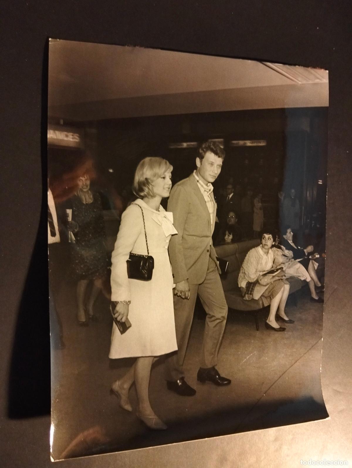 Fotograf&iacute;a antigua: JHONNY HALLYDAY CANTANTE ROCK ROLL SILVIE VARTAN FOTOGRAFIA ANTIGUA ORIGINAL A&Ntilde;OS 60 24 X 18 CMTS