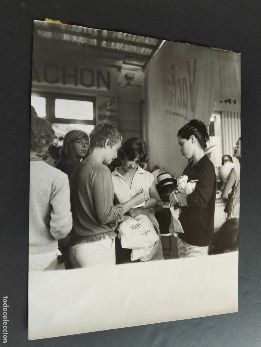 Fotograf&iacute;a antigua: GERALDINE CHAPLIN ACTRIZ FOTOGRAFIA ANTIGUA ORIGINAL A&Ntilde;OS 60 18 X 24 CM