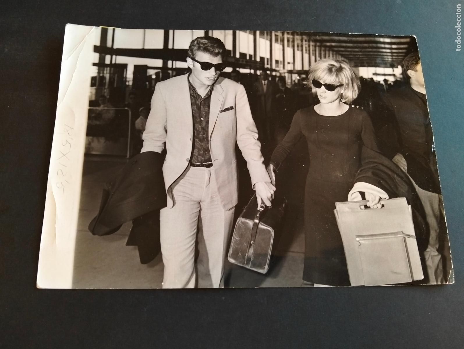 Photographie ancienne: JHONNY HALLYDAY CANTANTE ROCK ROLL SILVIE VARTAN FOTOGRAFIA ANTIGUA ORIGINAL A&Ntilde;OS 60 15 X 21 CMTS