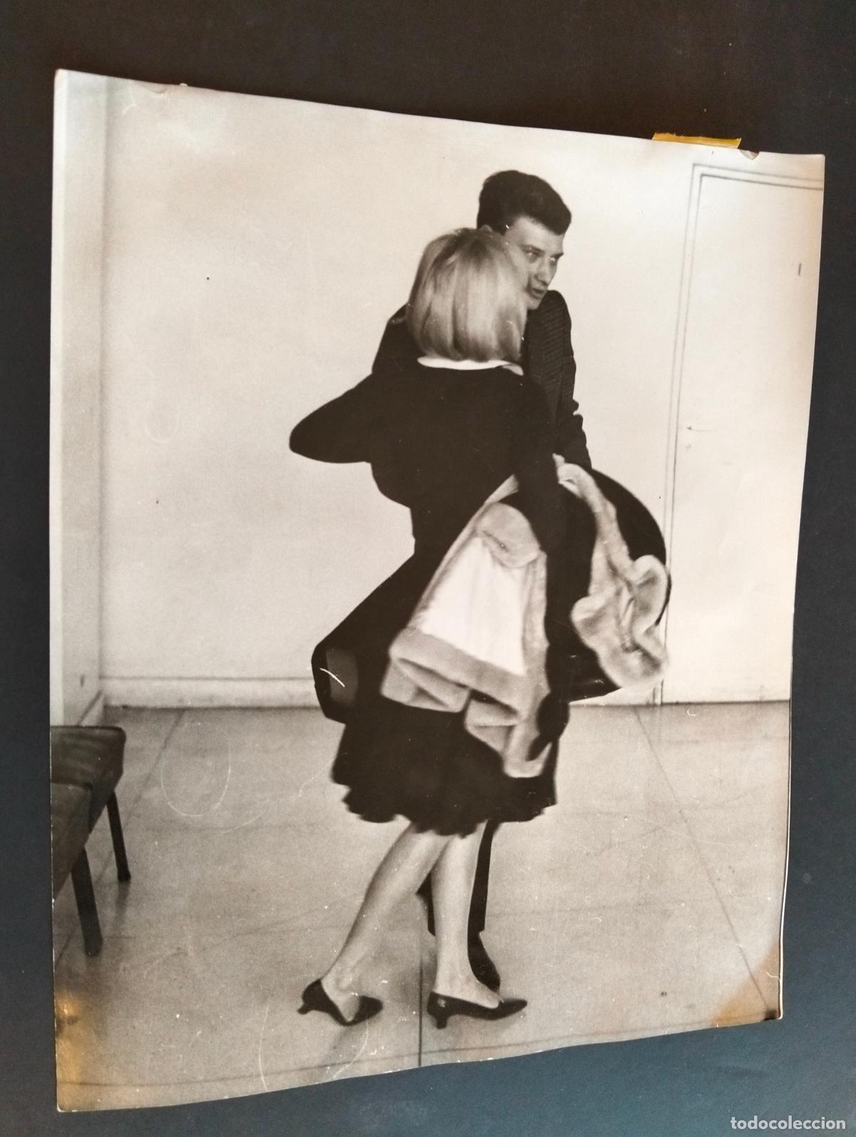 Alte Fotografie: JHONNY HALLYDAY CANTANTE ROCK ROLL SILVIE VARTAN FOTOGRAFIA ANTIGUA ORIGINAL A&Ntilde;OS 60 20 X 25 CMTS