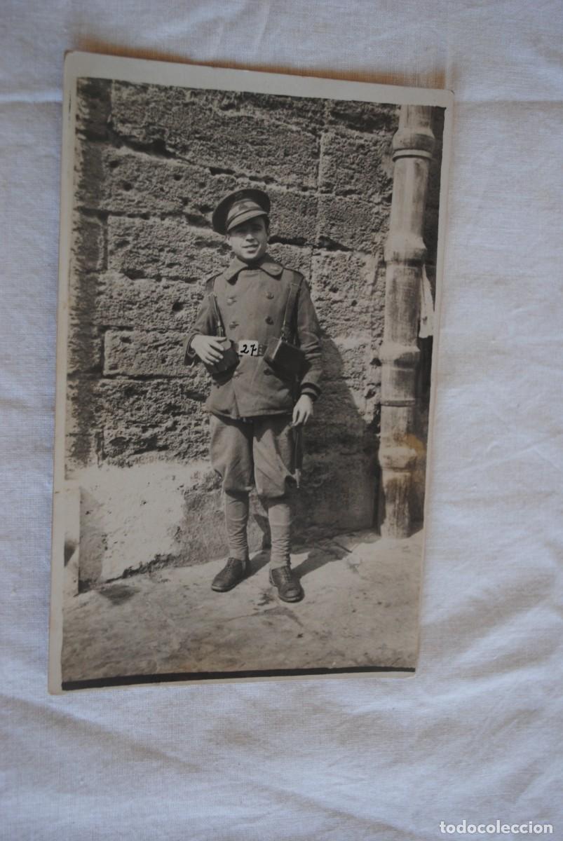 Fotograf&iacute;a antigua: SOLDADO DE INFANTERIA CON POLAINAS DE TELAS POR LOS A&Ntilde;OS 40