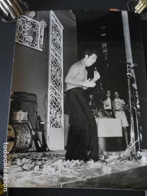 Alte Fotografie: RAPHAEL CANTANTE ANTIGUA FOTOGRAFIA ORIGINAL 18 X 24 CM