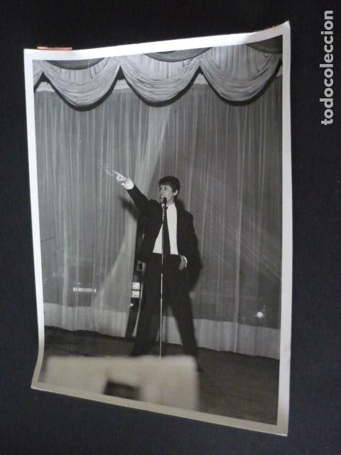 Fotograf&iacute;a antigua: RAPHAEL CANTANTE ANTIGUA FOTOGRAFIA ORIGINAL A&Ntilde;OS 60 18 X 24 CM