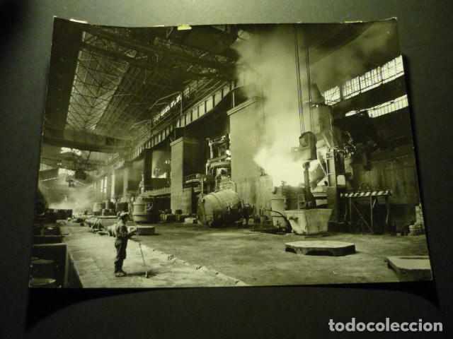 Fotograf&iacute;a antigua: FABRICA DE AUTOMOVILES FIAT MIRAFIORI ITALIA ANTIGUA FOTOGRAFIA ORIGINAL 18 X 24 CM