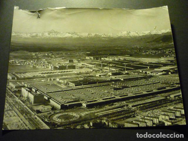 Fotograf&iacute;a antigua: FABRICA DE AUTOMOVILES FIAT MIRAFIORI ITALIA ANTIGUA FOTOGRAFIA ORIGINAL 18 X 24 CM
