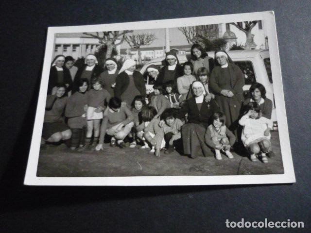 Photographie ancienne: PLASENCIA CACERES MONJAS CON NI&Ntilde;OS ANTIGUA FOTOGRAFIA 11 X 8 CM